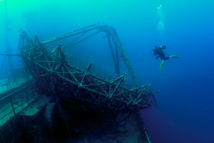 Antenna del relitto della Vandenberg e sub (Key West, Florida)