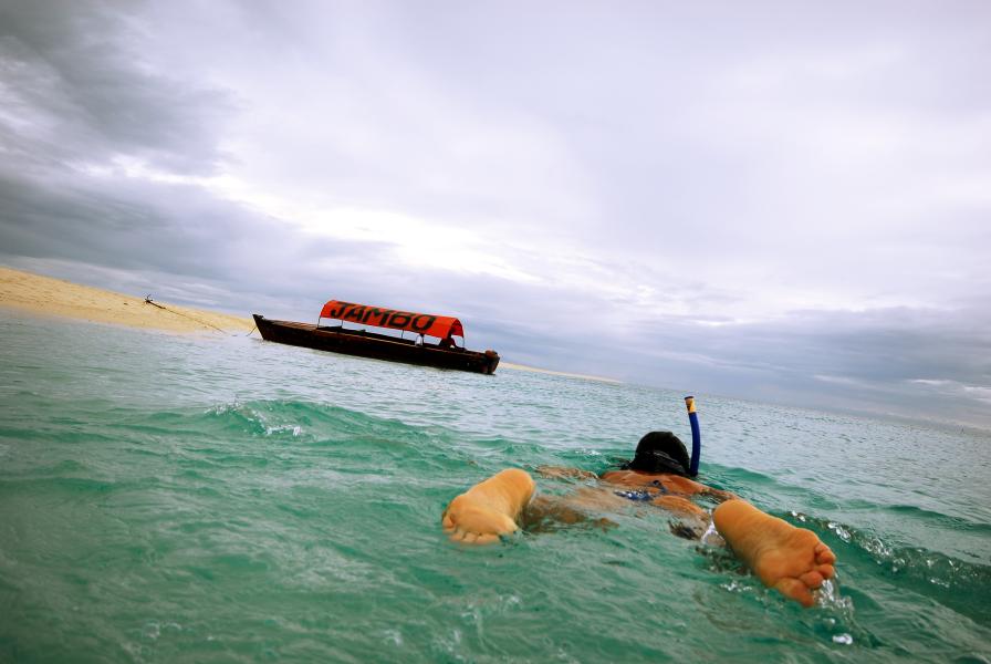 Snorkelling con cielo coperto (Sandbanks @ Stonetown, Zanzibar - Tanzania)